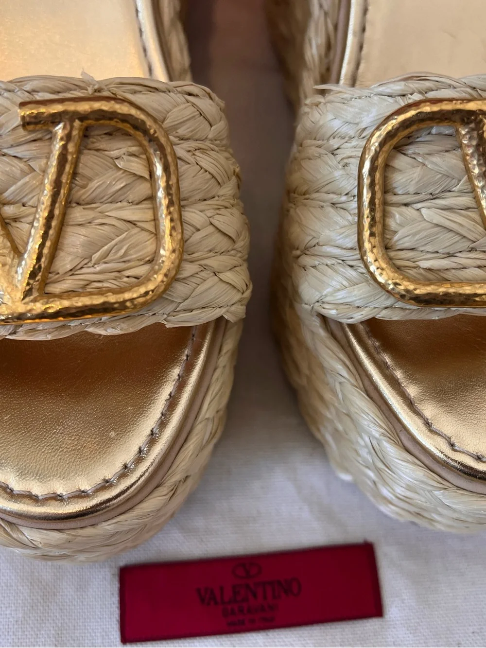 RARE Valentino Garavani VLogo Natural Raffia Platform Sandals 38.5 8.5 NWT $970